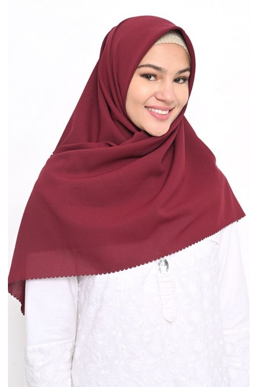 Hijab Segi 4 Diamond Lasercut Maroon